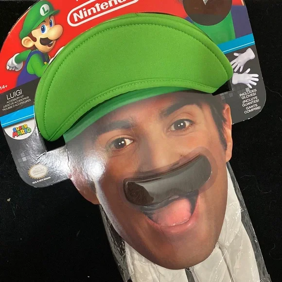 Nintendo Luigi accesories - Picture 1 of 7